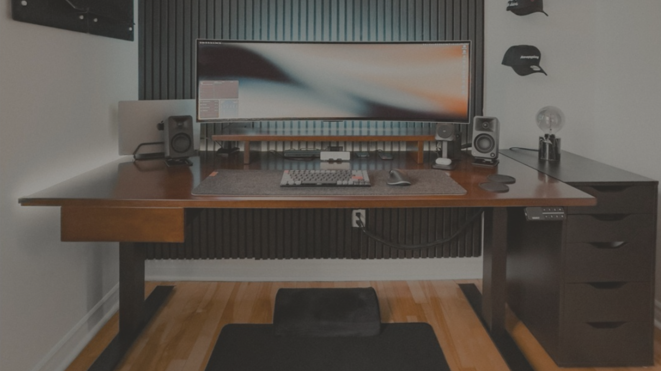 Balancing Work and Play: How to Create a Versatile Home Office and Gaming Space