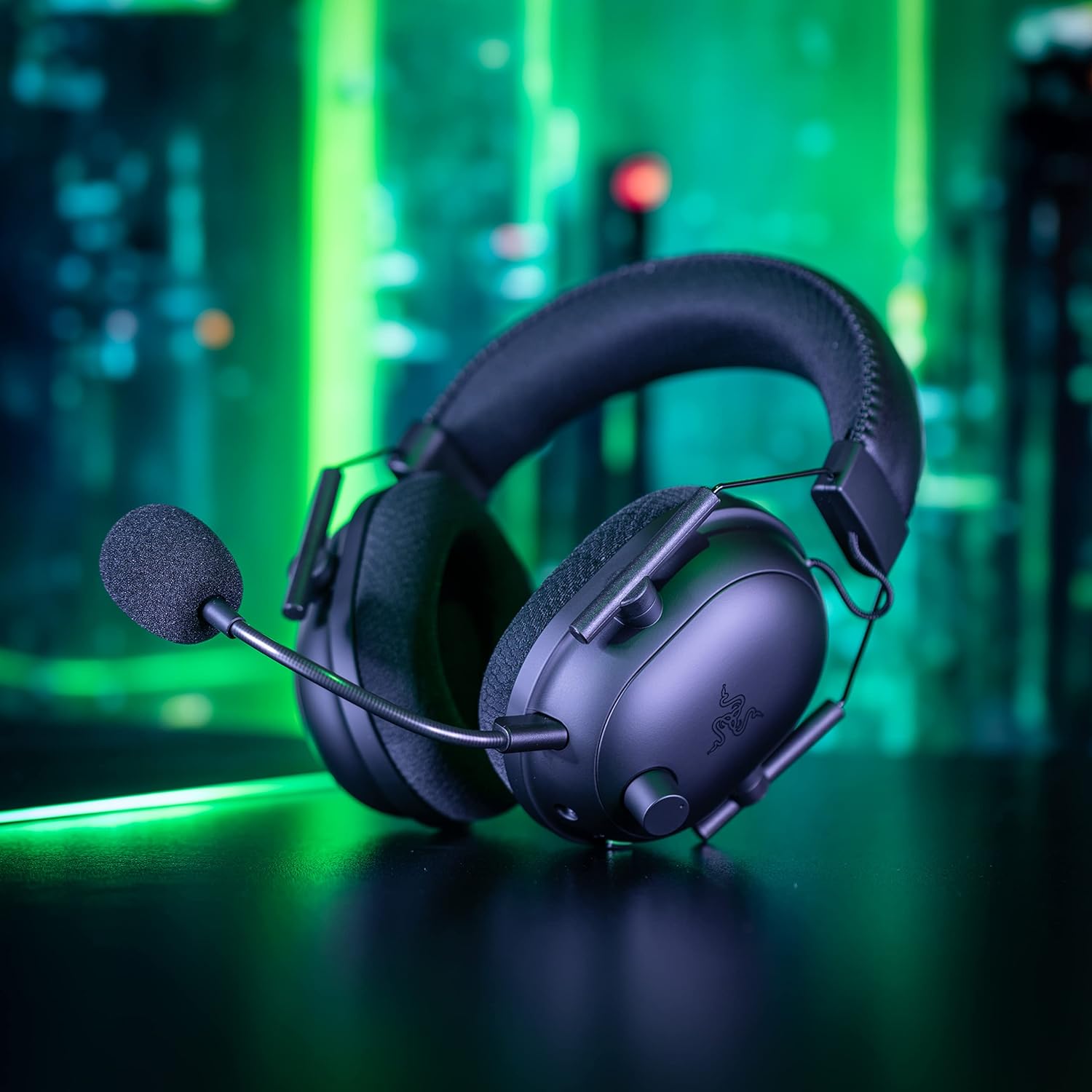 Razer Gaming Headset Wireless BlackShark V2 Pro With HyperClear Removable Super Wideband Mic, Noise Isolation,50MM Drivers, Esports Multiplatform, THX, Up To 70hrs Battery - Black Gaming Headsets
