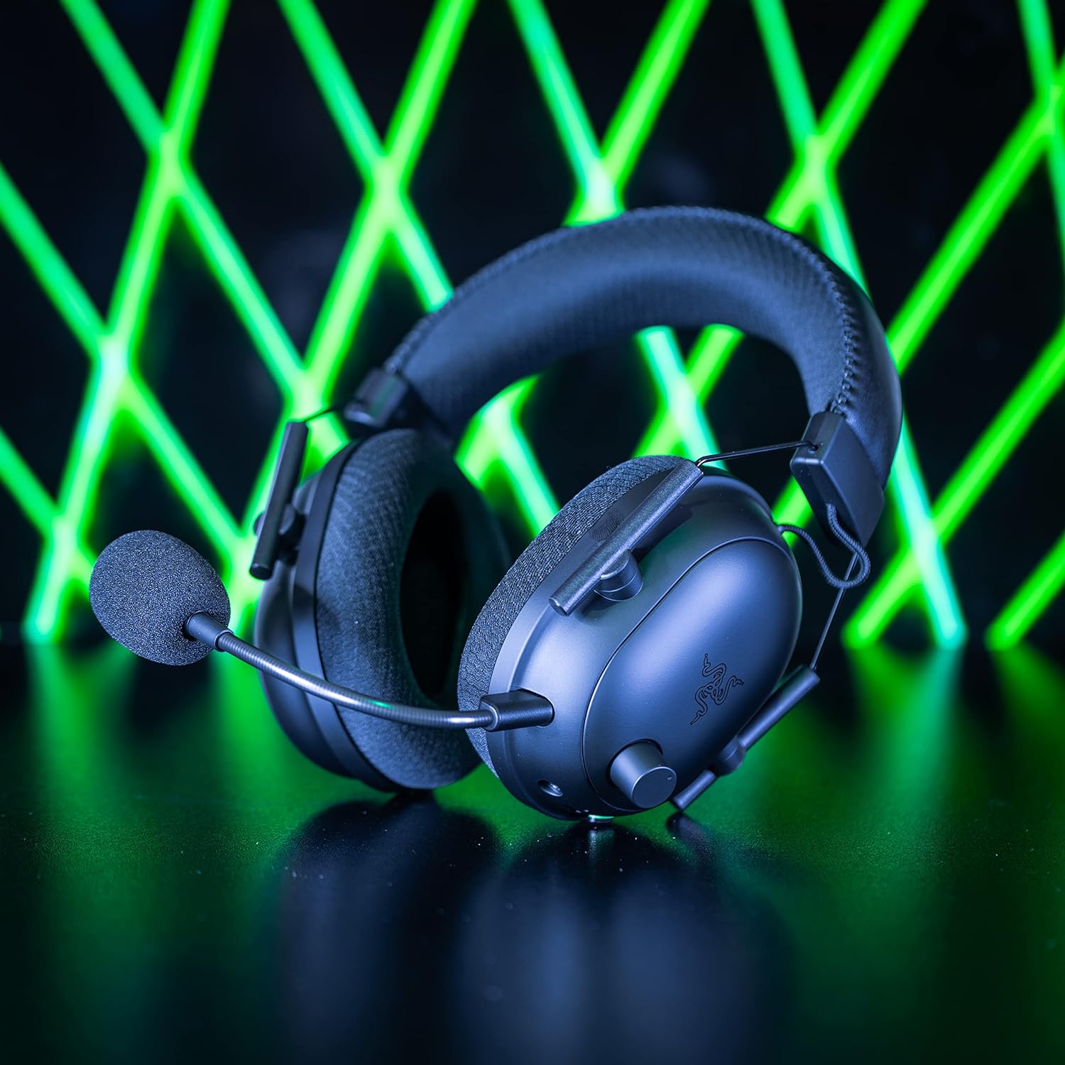 Razer Gaming Headset Wireless BlackShark V2 Pro With HyperClear Removable Super Wideband Mic, Noise Isolation,50MM Drivers, Esports Multiplatform, THX, Up To 70hrs Battery - Black Gaming Headsets