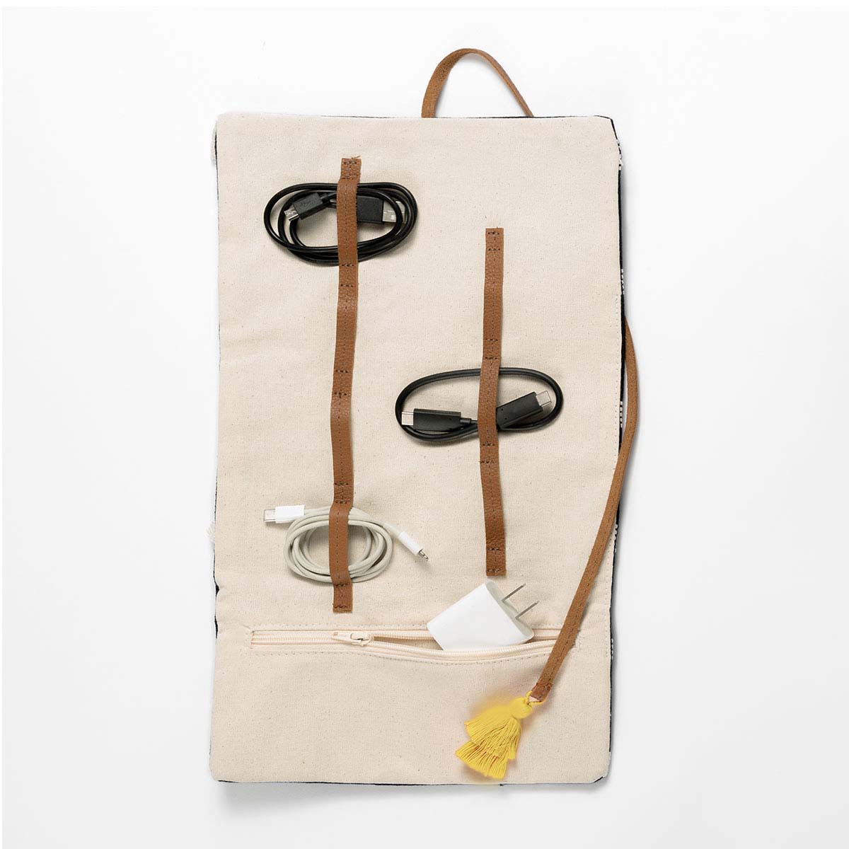 Rebeca Tech Case by Mercado Global Cable Clips