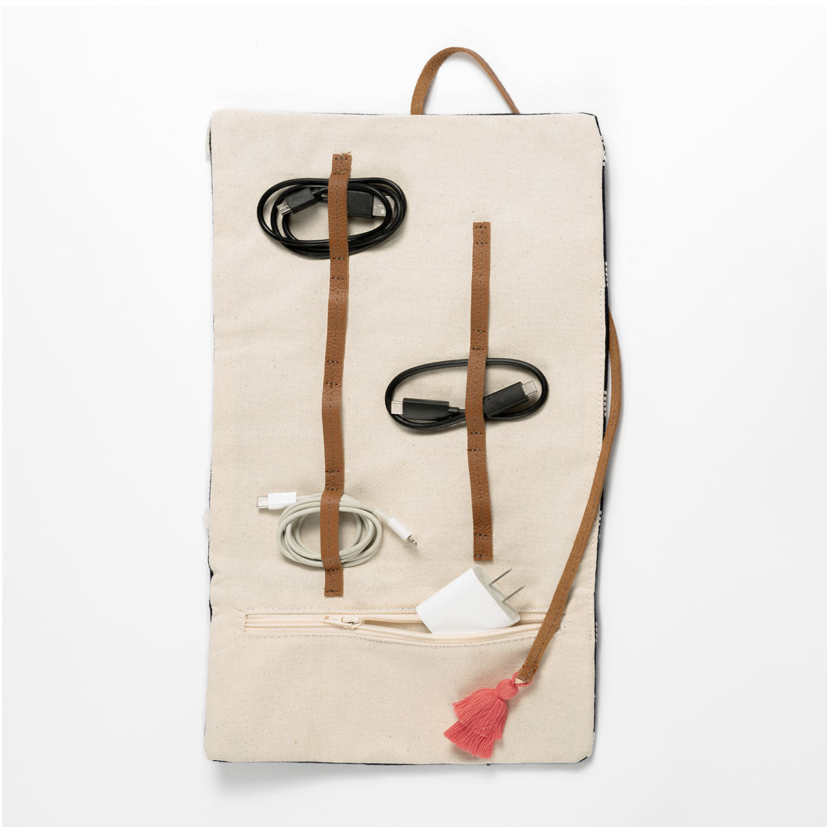 Rebeca Tech Case by Mercado Global Cable Clips