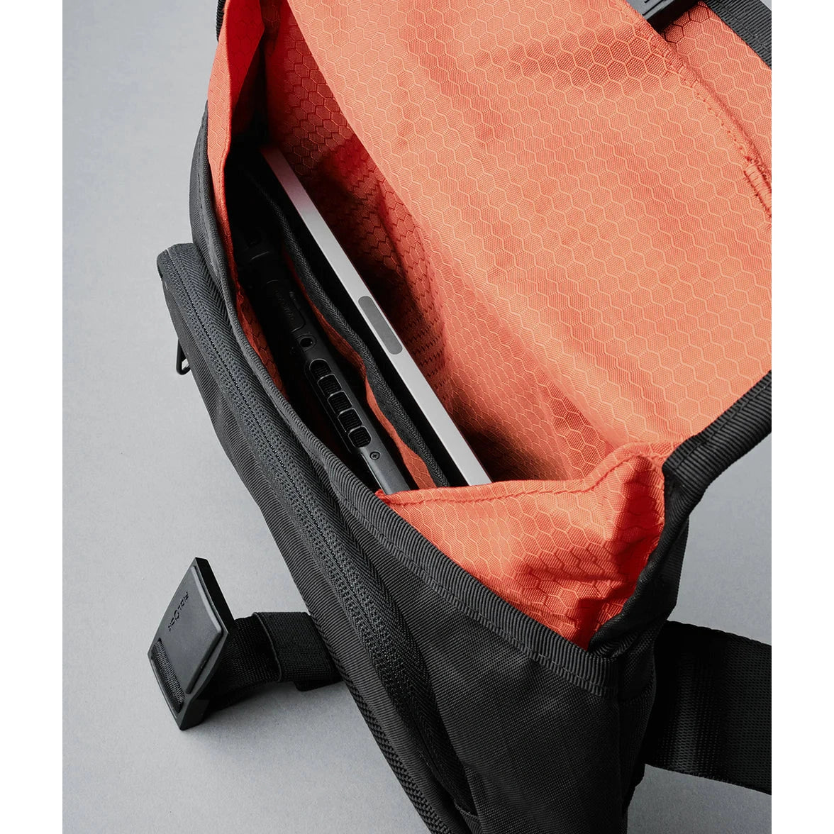 ALPAKA Air Sling V2 - Black Bags