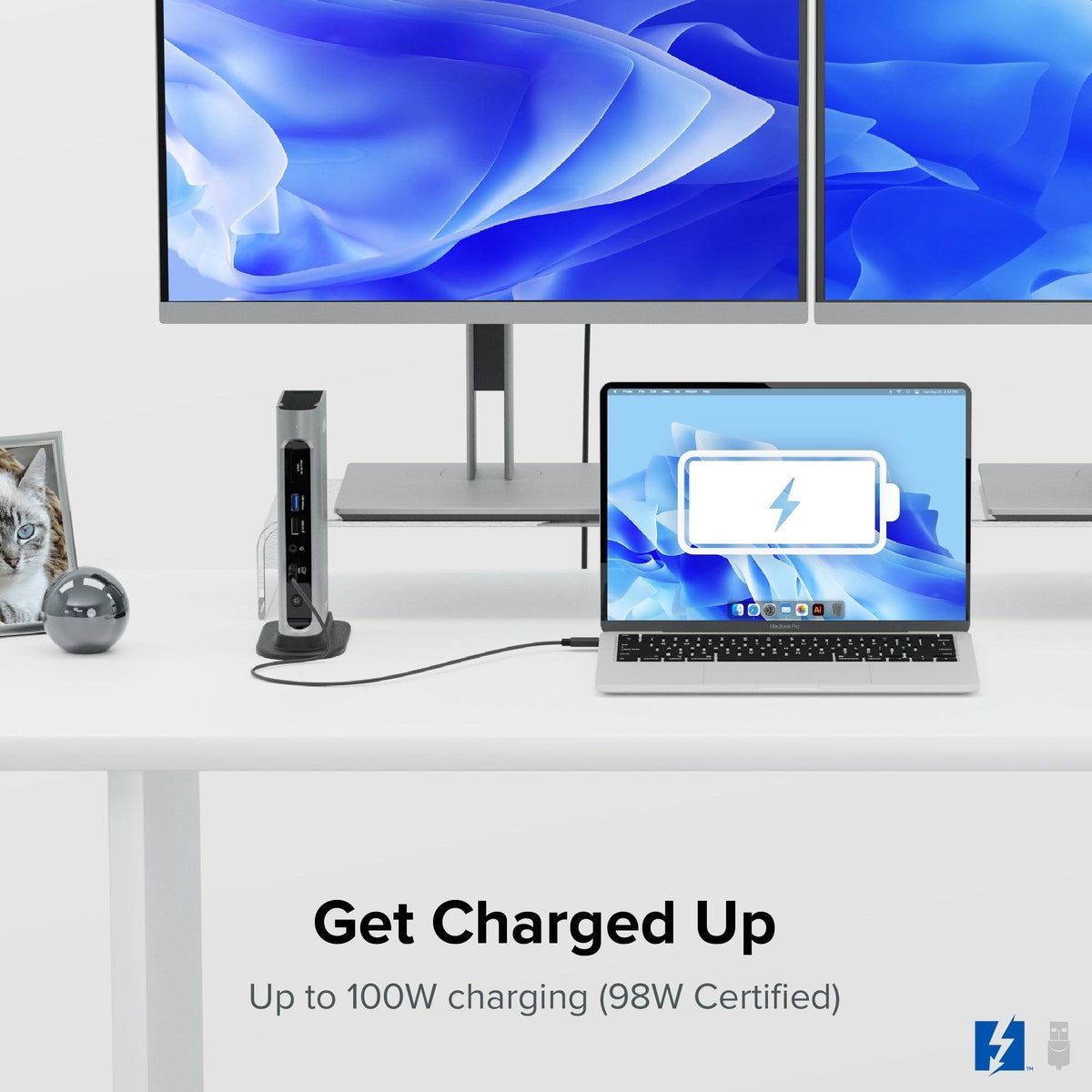 Plugable TBT4-UDZ laptop charging workspace